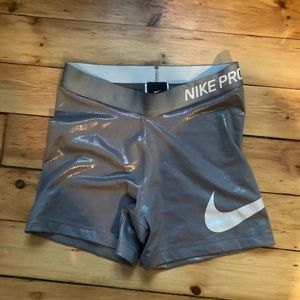 Nike Pro Tight Fit Woman Dri Fit
Metallic Iridescent Compression shorts